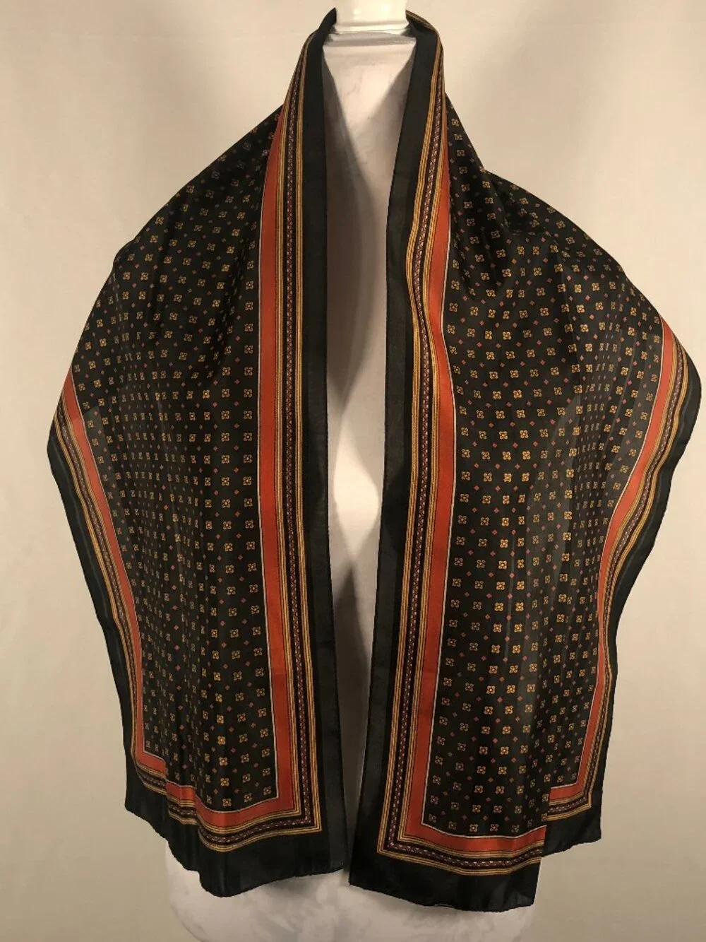 Vintage-Inspired Geometric Border Scarf | Paris Café Quiet Luxury Style